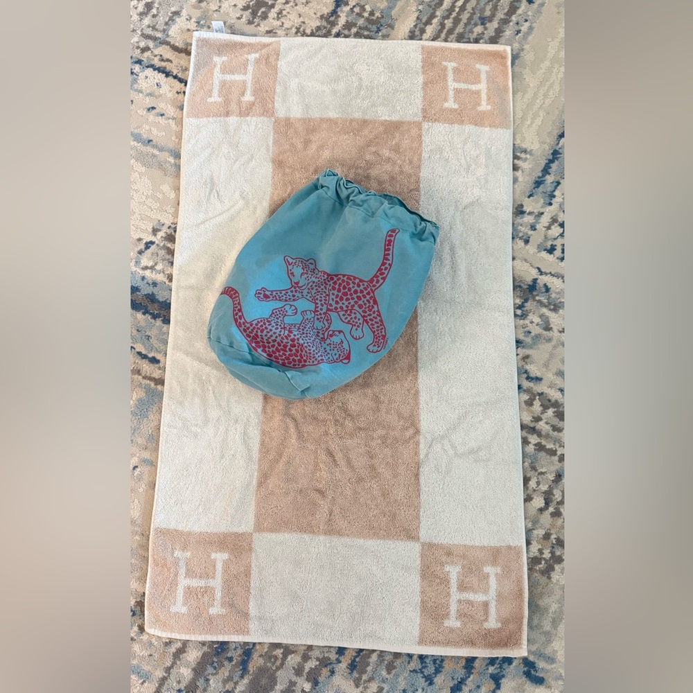 Hermes Motelo backpack and towel